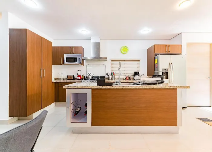 Trendy La Roma With Parking & Patio *