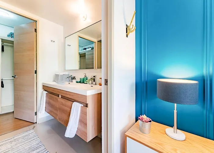 Trendy La Roma With Parking & Patio *