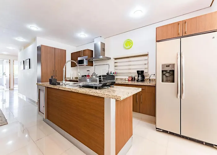 Trendy La Roma With Parking & Patio *