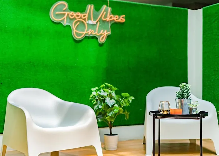 Trendy La Roma With Parking & Patio Apartment