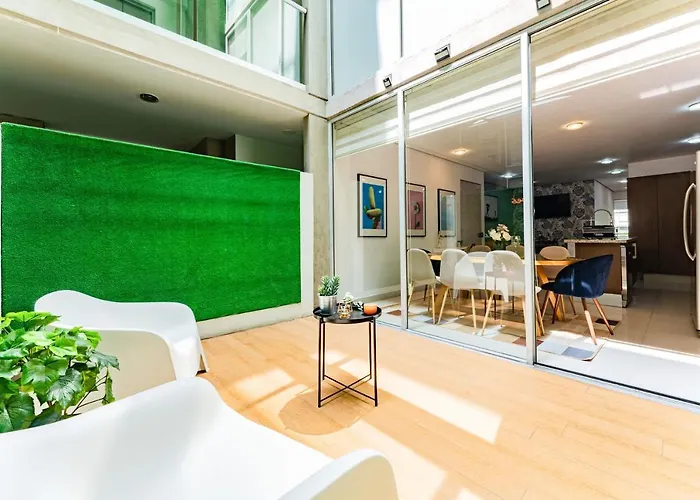 Trendy La Roma With Parking & Patio Apartment