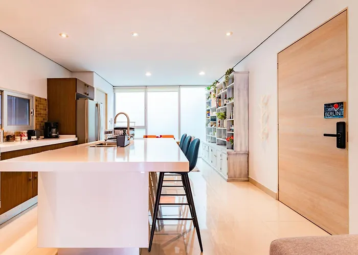 Trendy La Roma With Parking & Patio Apartment *