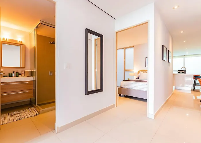 Trendy La Roma With Parking & Patio *