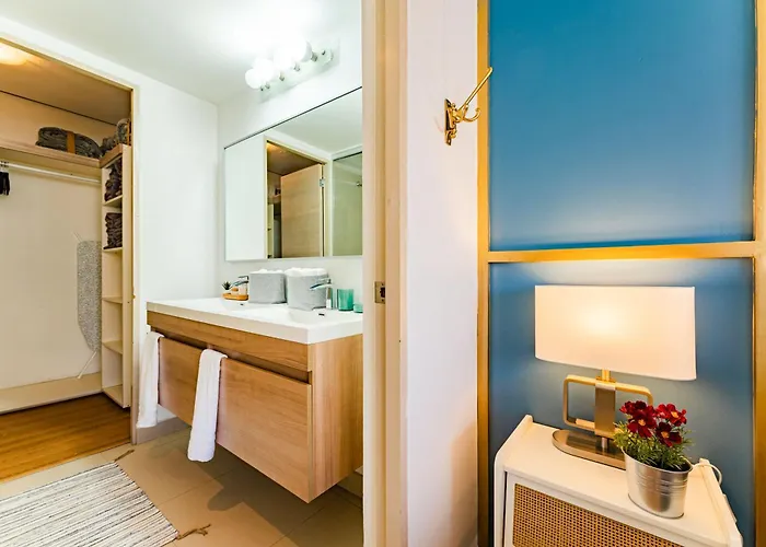 Trendy La Roma With Parking & Patio