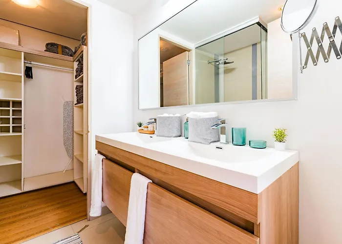 Trendy La Roma With Parking & Patio Apartment