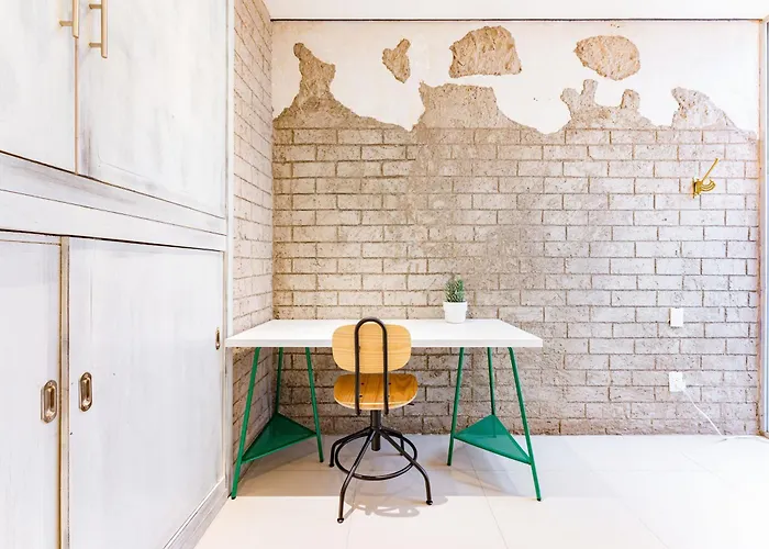 Trendy La Roma With Parking & Patio *