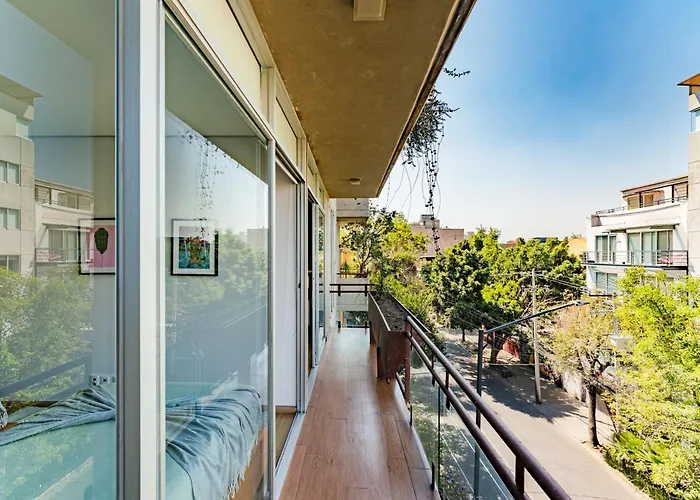 Trendy La Roma With Parking & Patio *