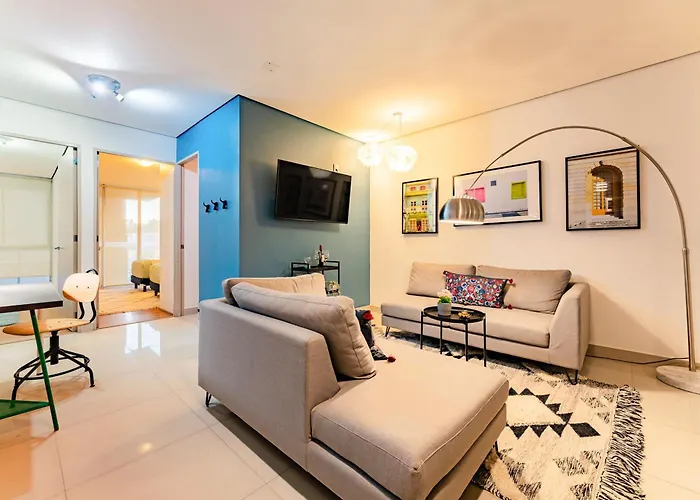 Trendy La Roma With Parking & Patio