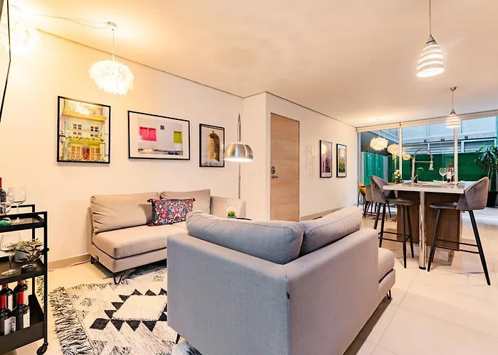 Trendy La Roma With Parking & Patio *