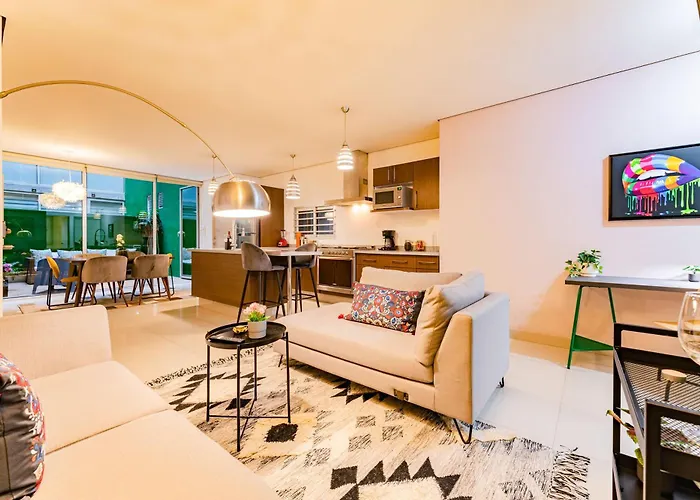 Trendy La Roma With Parking & Patio Mexico City