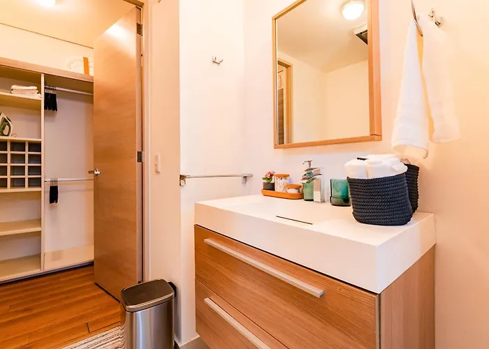 Trendy La Roma With Parking & Patio Apartment